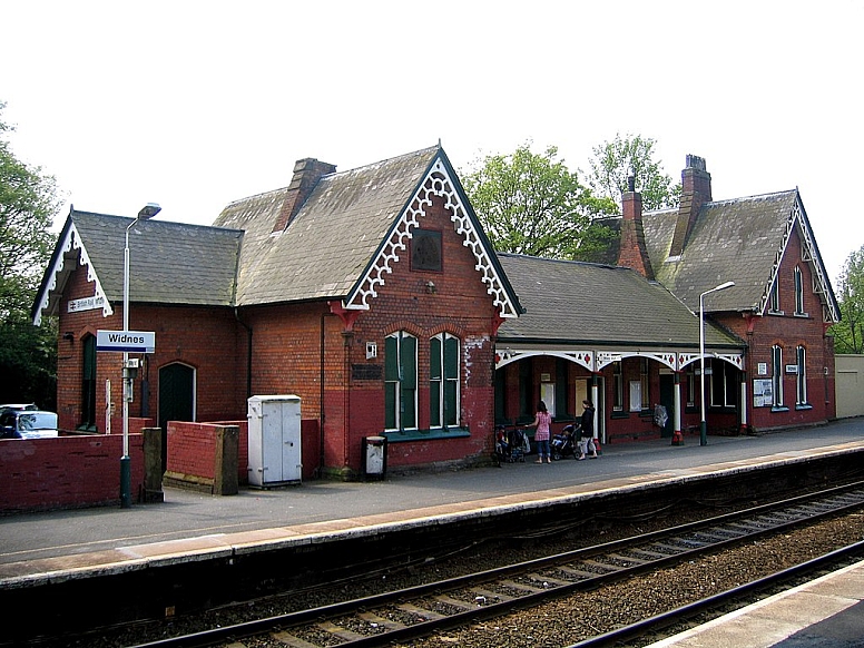 widnes railway station